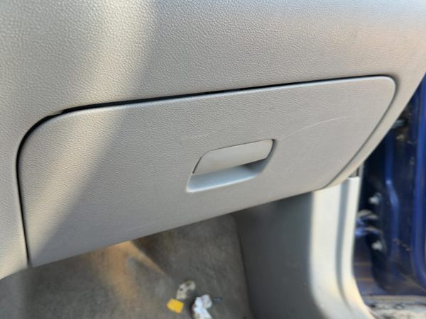 06-11 Hhr Glove Box Assembly Complete Door With Latch Oem Front Lower Gray 14B — photo 1