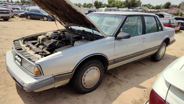 1990 Oldsmobile Delta 88 — vehicle photo 4