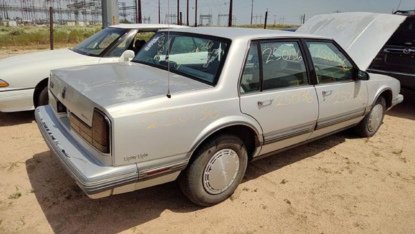 1990 Oldsmobile Delta 88 — vehicle photo 8