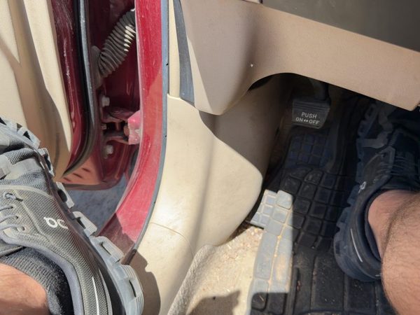 2004-2005 Toyota Prius Driver Left Lower Kick Trim Panel Oem Brown/Ivory Fa08 — photo 3