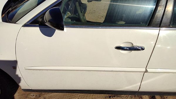2007 Buick LaCrosse Front Door LH White 40U — photo 1
