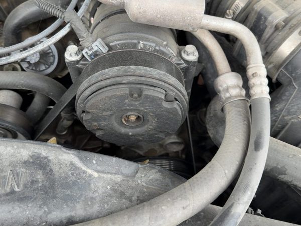 1998 Chevy S10 Blazer Power Steering Pump With Mount Bracket Oem 4.3L — photo 2
