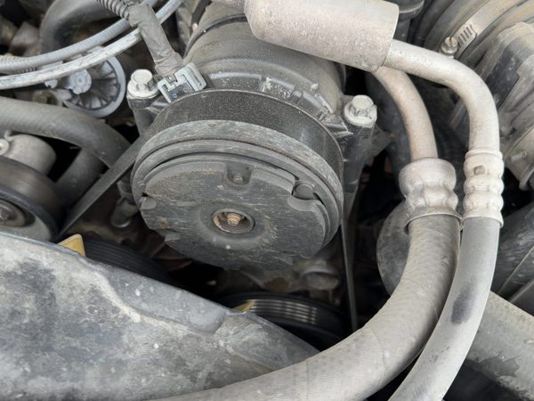 1998 Chevy S10 Blazer Power Steering Pump With Mount Bracket Oem 4.3L — photo 3