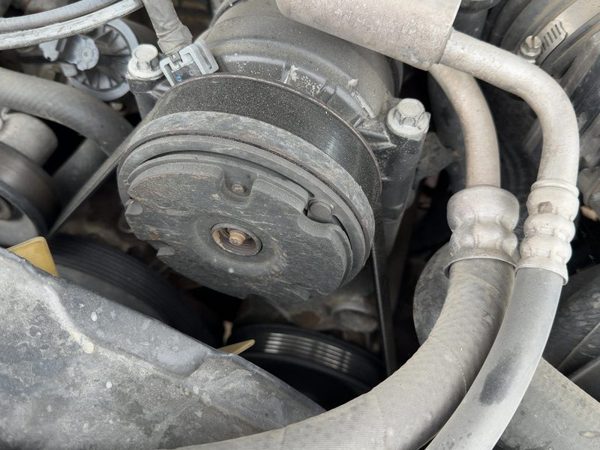 1998 Chevy S10 Blazer Power Steering Pump With Mount Bracket Oem 4.3L — photo 4