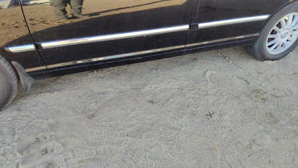 2004-2005 Hyundai Xg350 Driver Left Lower Rocker Panel Moulding Side Skirt Black — photo 1