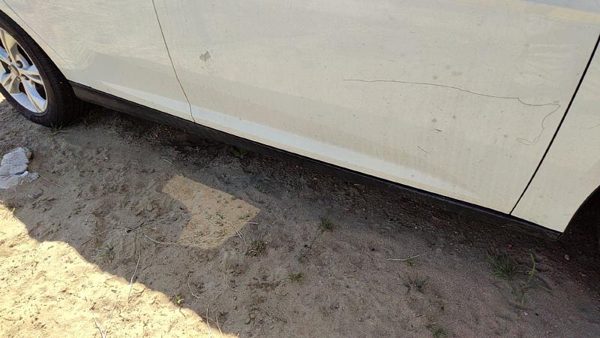 12-18 Focus Ford Passenger Lower Rocker Panel Moulding Side Skirt White Yz — photo 2