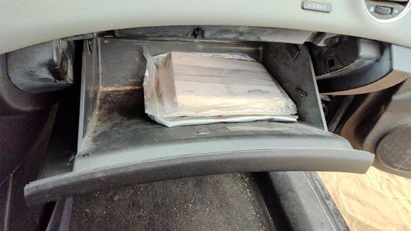 2011 Glove Box Assembly Complete Door With Latch OEM Black Afb — photo 4