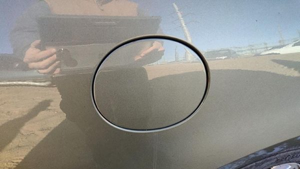 2005-2011 Cadillac Sts Fuel Tank Door With Hinge Gas Lid Oem Filler Green 92U — photo 1