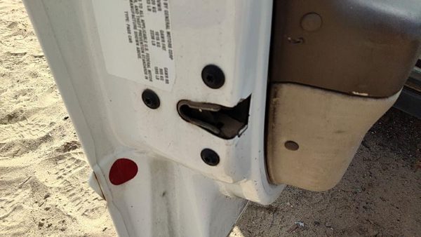 04-05 New Style Malibu Driver Left Front Door Latch With Rods/Cables 3.5L 2.2L — photo 3