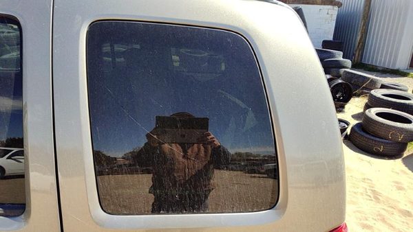 2002-2007 Jeep Liberty Driver Left Rear Quarter Glass Back Side Window Oem — photo 1