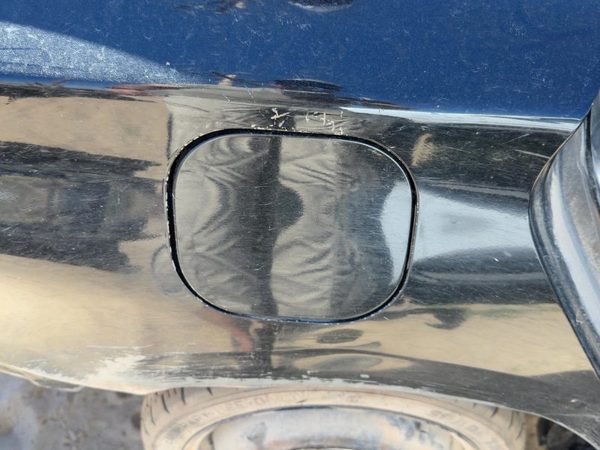 2014 Nissan Sentra Fuel Tank Door Super Black KH3 — photo 3