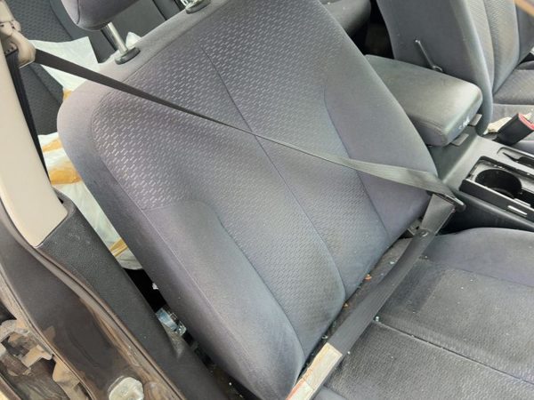 05-06 Altima Passenger Right Front Seat Belt Retractor Oem Shoulder Charcoal G — photo 2