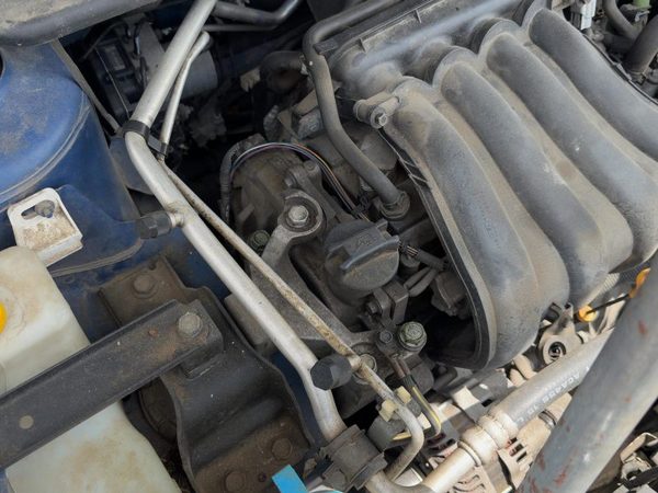 2007-2012 Nissan Sentra Timing Cover Oem 2.0L 13500Et000 — photo 2
