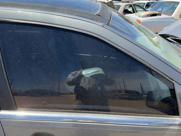 2004 Cadillac Srx Passenger Right Front Side Window Door Glass Oem — photo 1