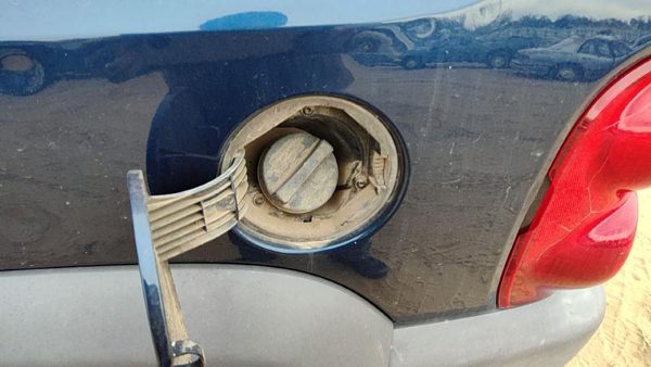 2002-2003 Jeep Liberty Fuel Filler Neck Assembly With Gas Cap Oem 52100329Ae — photo 3