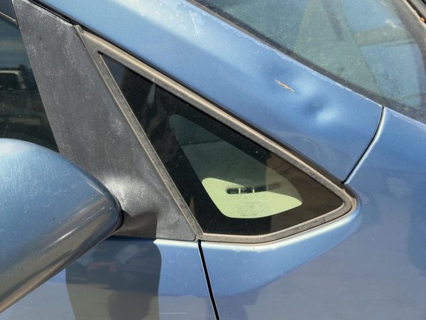 2004-2009 Toyota Prius Passenger Right Front Vent Window OEM — photo 2
