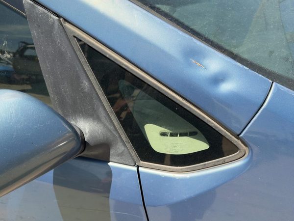 2004-2009 Toyota Prius Passenger Right Front Vent Window OEM — photo 3