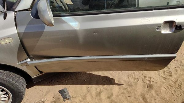 2000 Volkswagen Golf Front Door LH Silver — photo 1