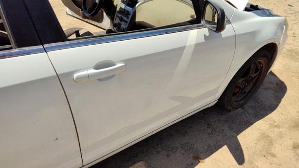 2011 Chevrolet Malibu Front Door RH White 50U — photo 4