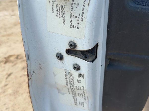 1995-2005 Chevy Cavalier Driver Left Front Door Latch With Rods/Cables Oem Sedan — photo 2
