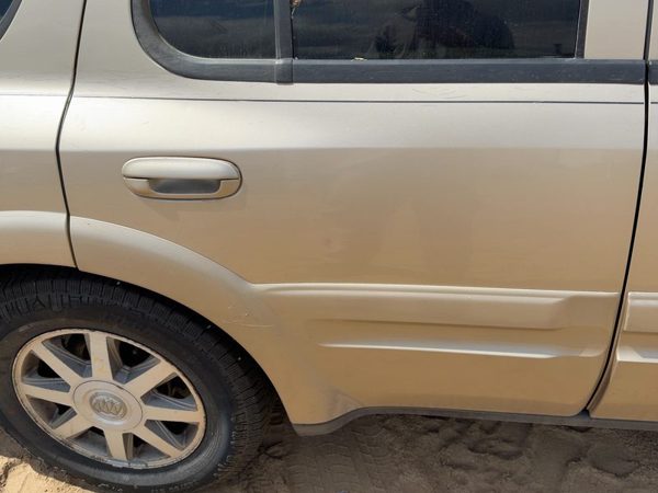 2004 GMC Envoy Rear Door RH Cashmere 15U — photo 1