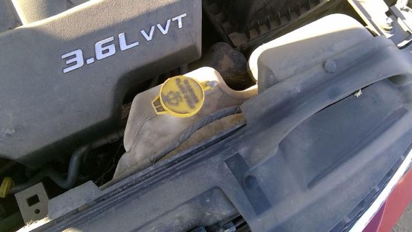 09-20 Journey Windshield Washer Fluid Reservoir With Pump Wiper Tank Bottle — photo 2