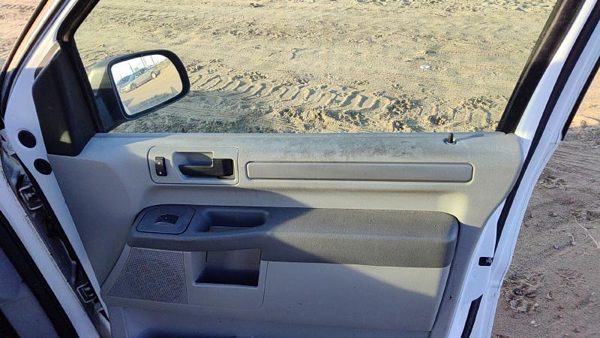2006-2007 Ford Freestar Passenger Right Front Door Trim Panel With Switches Gray — photo 2