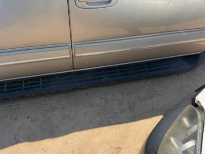 2001-2006 Chevy Suburban 1500 Passenger Right Running Board Side Step Oem 4X4