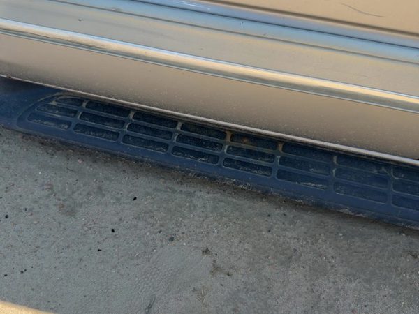 2001-2006 Chevy Suburban 1500 Passenger Right Running Board Side Step Oem 4X4 — photo 7