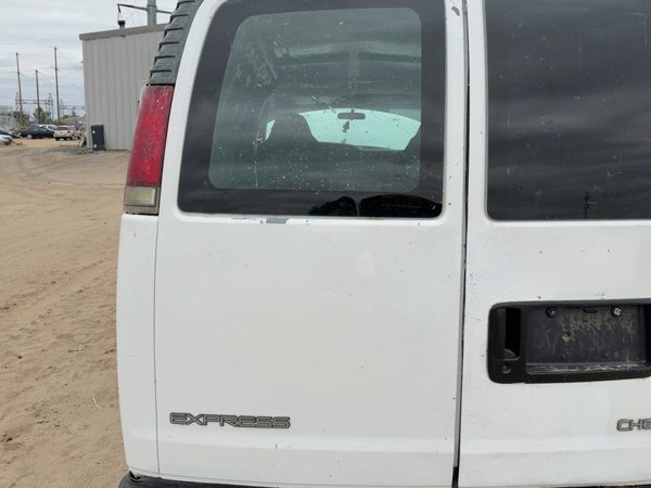 2002 Chevrolet Express Trunk/decklid/hatch/tailgate White — photo 1