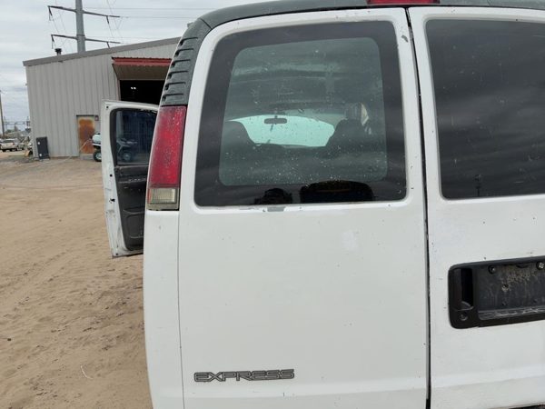 2002 Chevrolet Express Trunk/decklid/hatch/tailgate White — photo 2