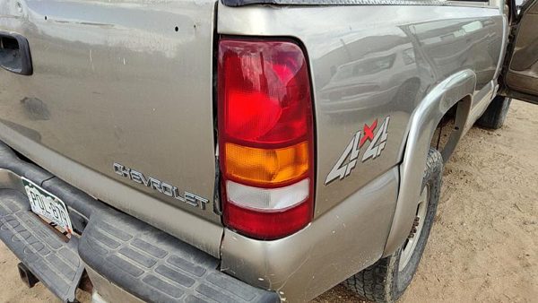 1999-2001 Chevy Silverado 2500 Passenger Right Tail Light Brake Lamp Oem Rear — photo 2
