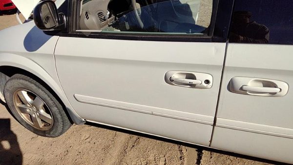 2007 Dodge Caravan Front Door LH White pw1 — photo 2