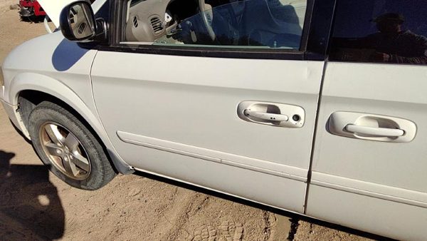 2007 Dodge Caravan Front Door LH White pw1 — photo 1