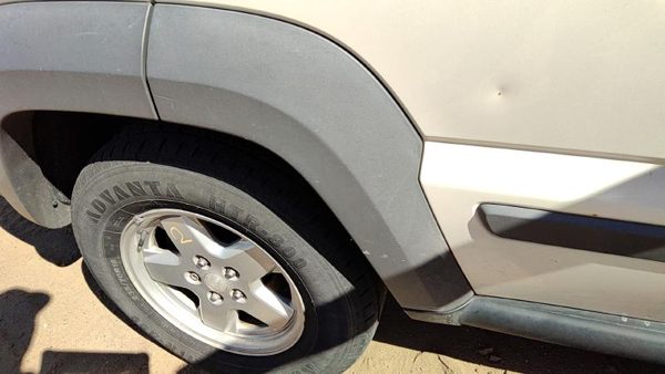 05-06 Jeep Liberty Passenger Right Rear Moulding From Door Oem Back Wheel Flare — photo 1