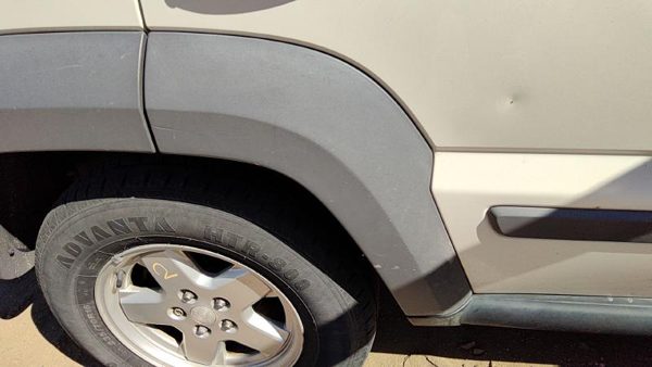 05-06 Jeep Liberty Passenger Right Rear Moulding From Door Oem Back Wheel Flare — photo 3