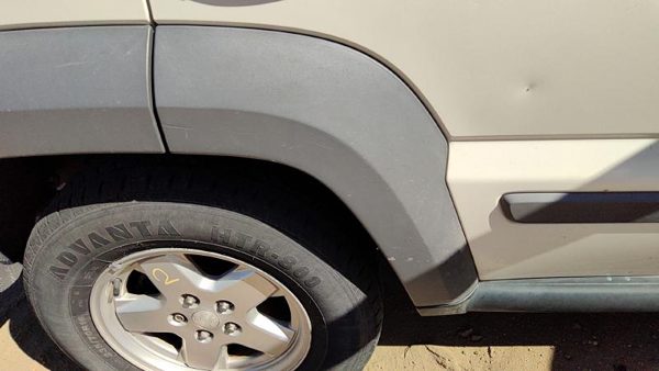 05-06 Jeep Liberty Passenger Right Rear Moulding From Door Oem Back Wheel Flare — photo 4