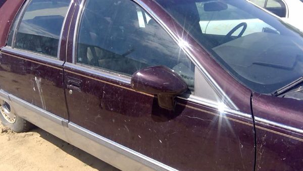 1993 Cadillac Fleetwood Front Door RH Maroon — photo 10