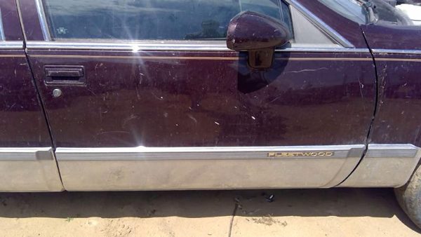 1993 Cadillac Fleetwood Front Door RH Maroon — photo 2