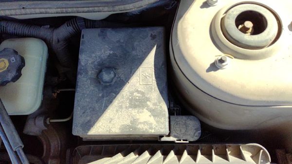 2003-2005 Pontiac Grand Am Engine Fuse Box Power Distribution Panel Oem 3.4L — photo 1