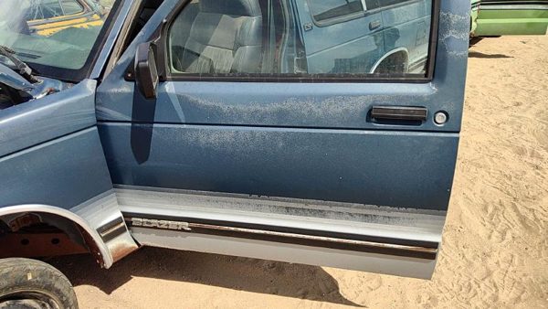 1994 Chevrolet S10 Blazer Front Door LH Blue — photo 2