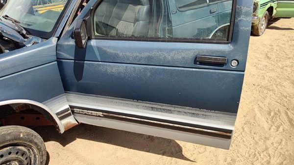 1994 Chevrolet S10 Blazer Front Door LH Blue — photo 3