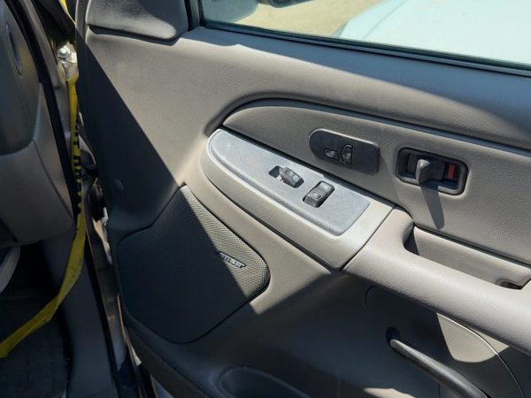 05 Suburban 1500 Passenger Right Front Door Trim Panel With Switches Gray 92I — photo 5