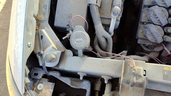 00-05 Pontiac Bonneville Windshield Washer Fluid Reservoir With Pump Wiper Tank — photo 3