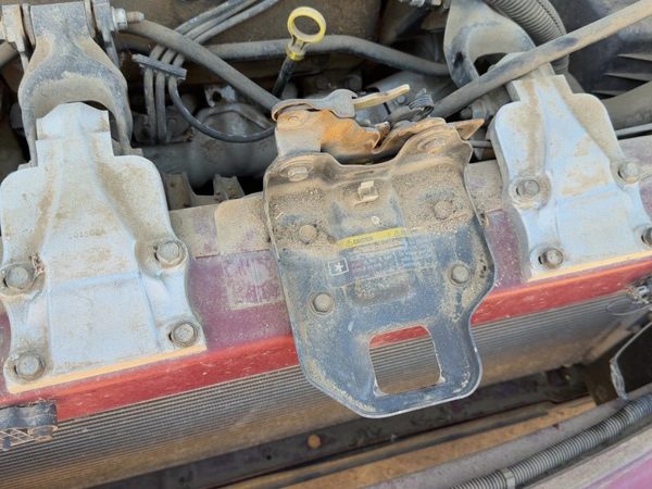 1997-2005 Chevy Venture Hood Latch Assembly With Bracket Oem 15871561 — photo 2