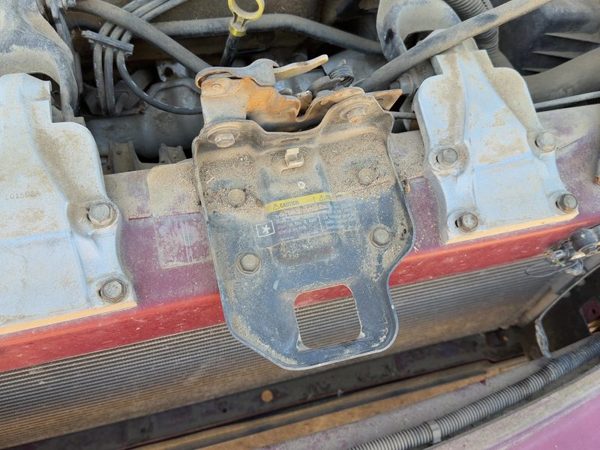 1997-2005 Chevy Venture Hood Latch Assembly With Bracket Oem 15871561 — photo 3