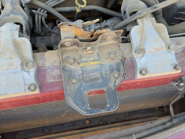 1997-2005 Chevy Venture Hood Latch Assembly With Bracket Oem 15871561 — photo 4