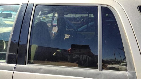 1997-2002 Ford Expedition Driver Left Rear Side Window Door Glass Oem Back — photo 1