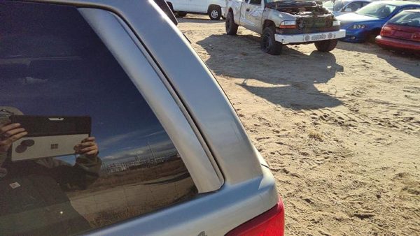 01 Grand Cherokee Driver Left Rear Corner Moulding On Quarter Panel Ps5 Silver — photo 4