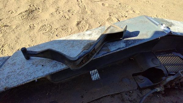 1982-1984 Deville Sedan Battery Hold Down Mount Bracket Oem 4.1l — photo 4